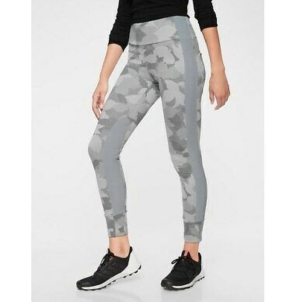 Athleta Gray Essex Camo Hybrid Tight Leggings in Cobblestone XXS